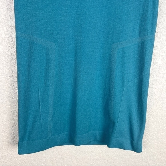 Falke Performance Top, Sky Blue - EUC, Lightweight, Layer, V-Neck, Short Sleeve - Picture 4 of 8